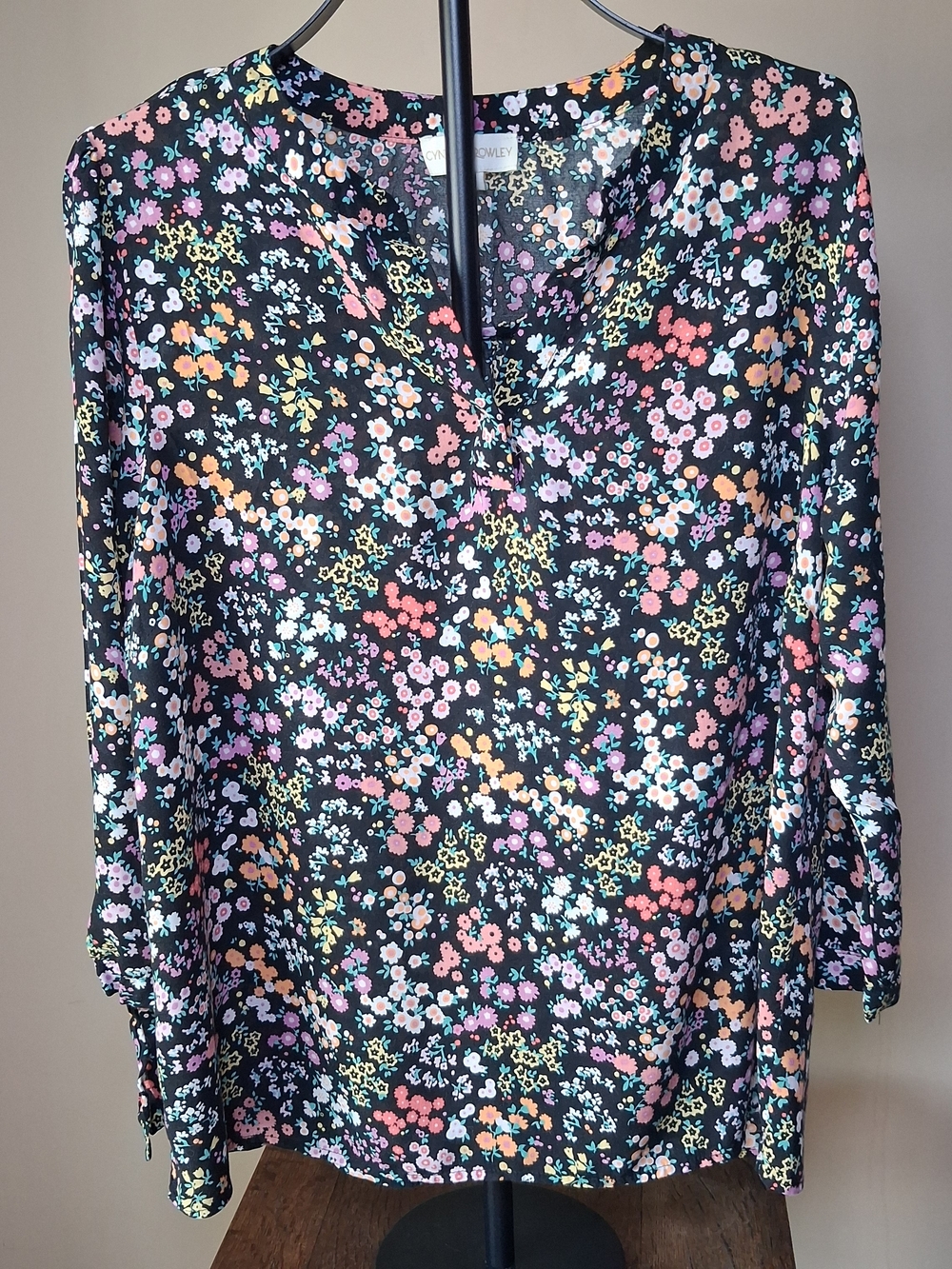 Cynthia Rowley Women’s Black Floral V Neck 3/4 Tie Sleeve Top; Size L